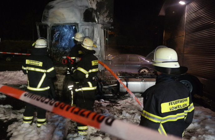 Fahrerhaus brannte auf Firmengelände aus