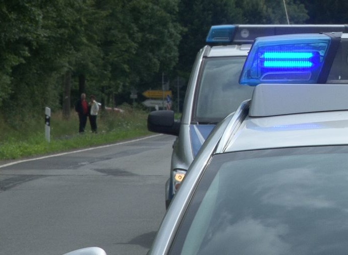 Linienbus streift Abschlepper auf den B3
