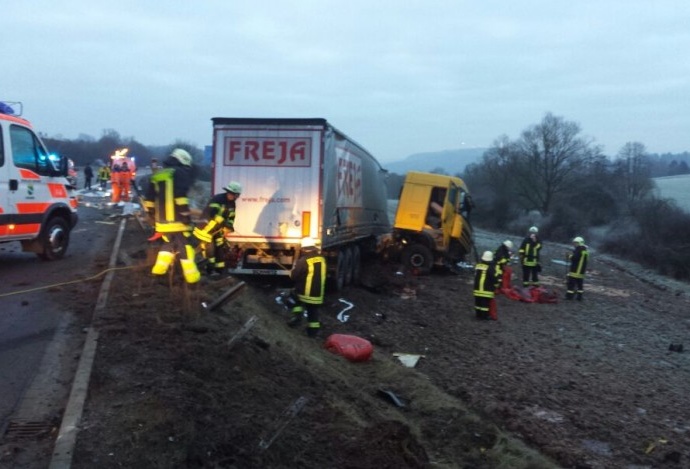 Schwerer LKW Unfall auf der A7