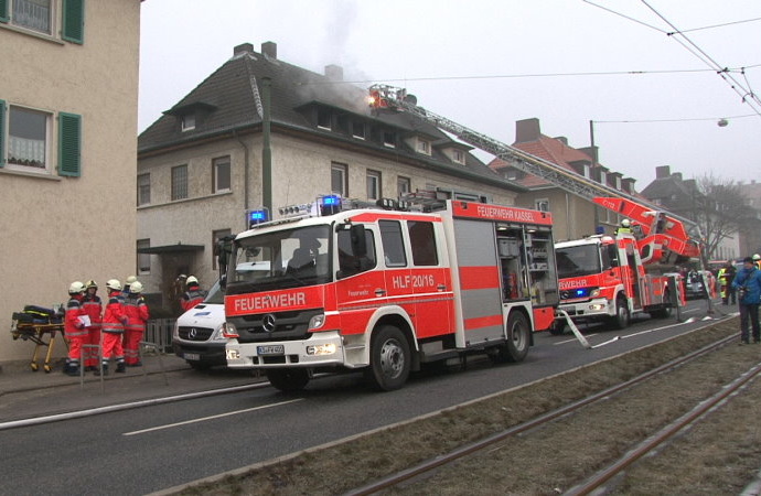 Dachstuhlbrand in Kassel: Mädchen verstorben Dachstuhlbrand in Kassel: Mädchen verstorben