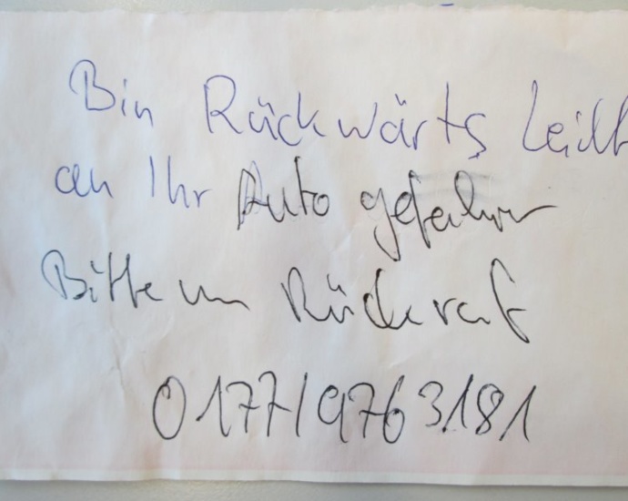 Unfallflucht? – Unfallverursacher hinterlässt falsche Handynummer Unfallflucht? – Unfallverursacher hinterlässt falsche Handynummer