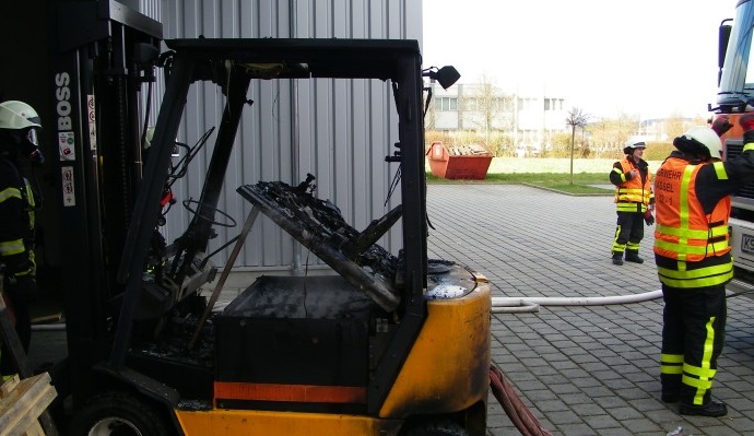 Brand in Produktionshalle hoher Sachschaden Brand in Produktionshalle hoher Sachschaden