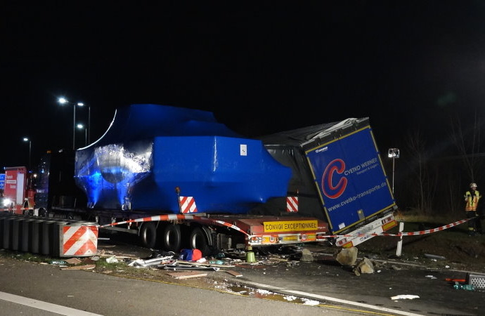 Tödlicher Unfall: LKW rast auf A3 in Begleitfahrzeug und Wohnmobil Tödlicher Unfall: LKW rast auf A3 in Begleitfahrzeug und Wohnmobil