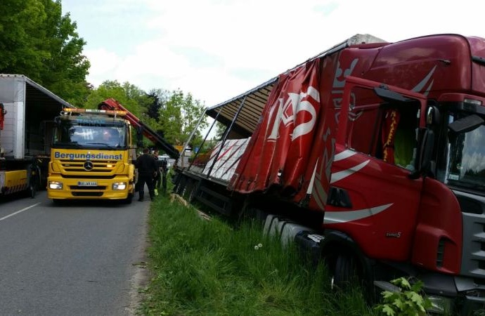 Schwerer LKW Unfall bei Witzenhausen