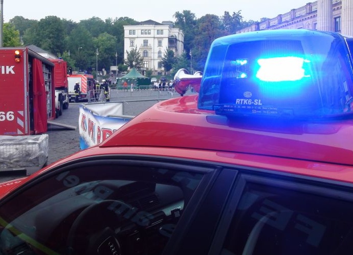 11 Stock: Höhenrettung aus defekter Fensterputzgondel 11 Stock: Höhenrettung aus defekter Fensterputzgondel