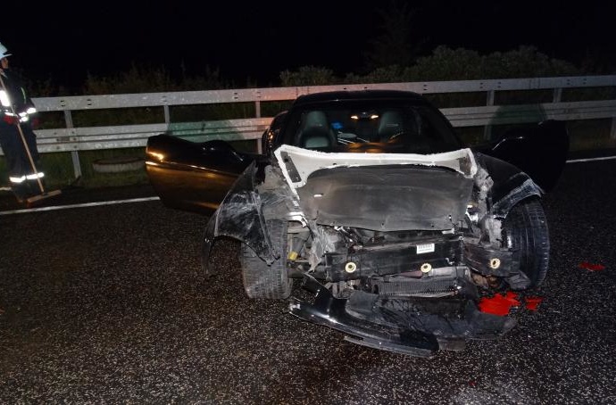 Unfall mit Corvette auf der A44