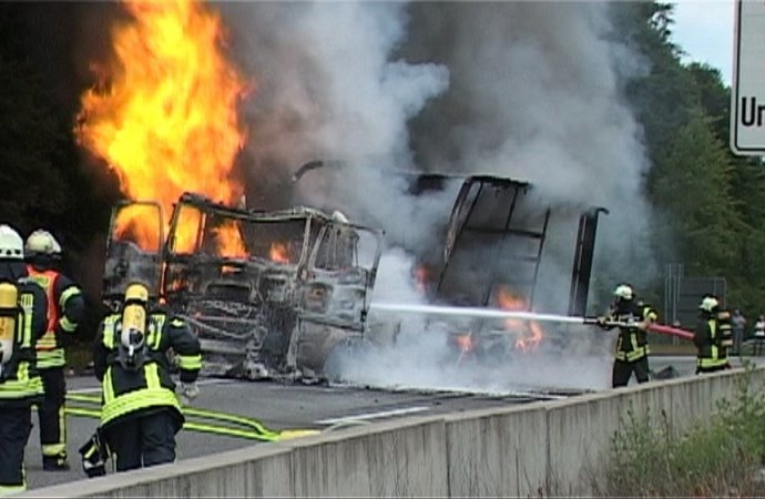 A4: 100.000 Euro Sachschaden nach LKW-Brand