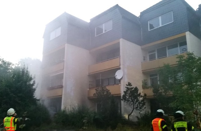 KS: Keller brannte im Mehrfamilienhaus