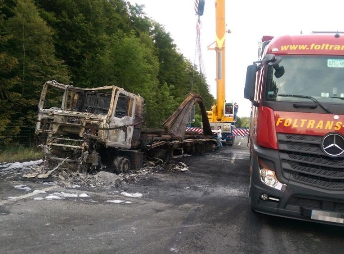 LKW-Bergung auf A4 am Abend abgeschlossen