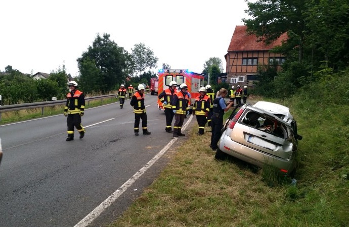 B 450: Zwei Rettungshubschrauber nach Unfall im Einsatz