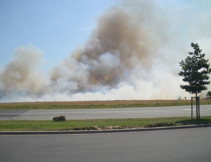 10.000 m² – Stoppelfeld brannte bei Kirchbauna