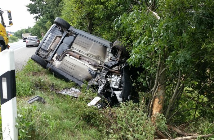 B7 – PKW kommt von der Fahrbahn ab B7 – PKW kommt von der Fahrbahn ab