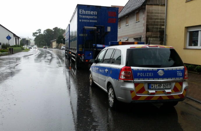 B 83: Rollerfahrerin bei Unfall tödlich verletzt