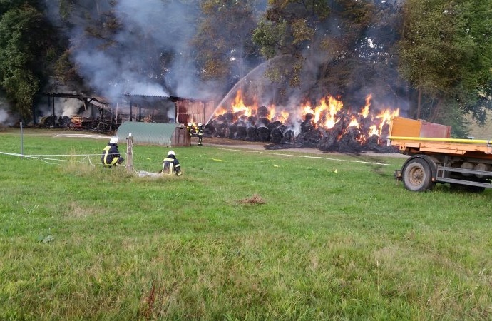 Es war Brandstiftung – Polizei sucht Quadfahrer