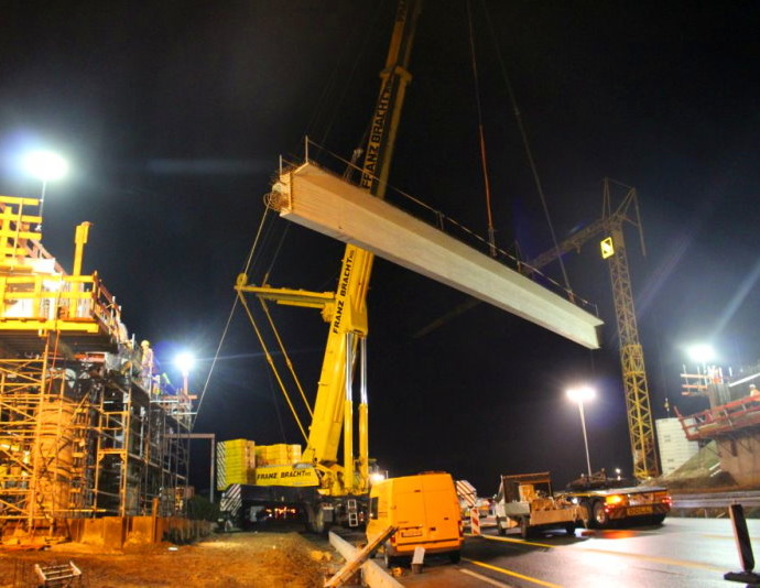 A7 Baustelle – Zweite Brücke montiert