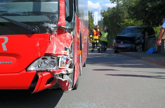 Medizinischer Notfall ? – Schwerer Unfall mit Linienbus
