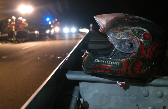 Soziusfahrer lebensbedrohlich verletzt – Fahrer betrunken