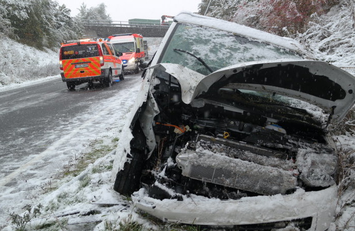 B251: Glätteunfall bei Istha B251: Glätteunfall bei Istha