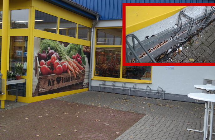 Rothenditmold: Feuerwehr evakuiert Einkaufsmarkt nach Unfall Rothenditmold: Feuerwehr evakuiert Einkaufsmarkt nach Unfall