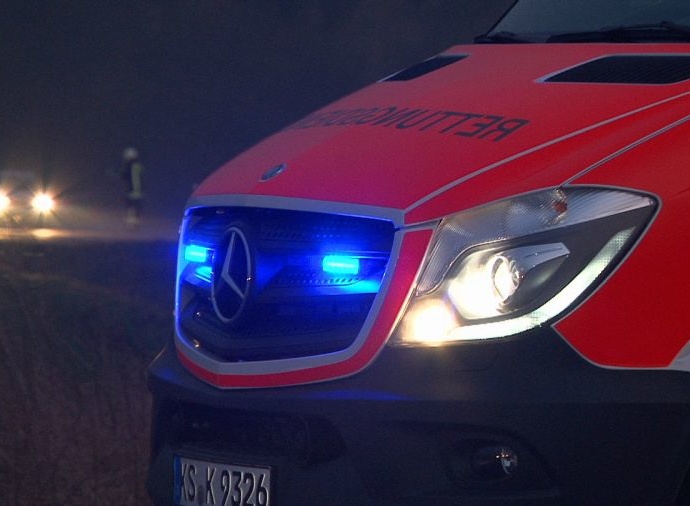 Lexus-Fahrer nutzt Einsatzfahrt als Vorteil