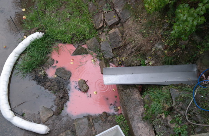 WOH: Wasserverunreinigung – Stundenlanger Feuerwehreinsatz