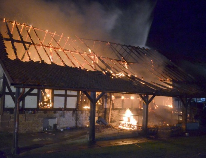 Bellnhausen: Scheune im Vollbrand