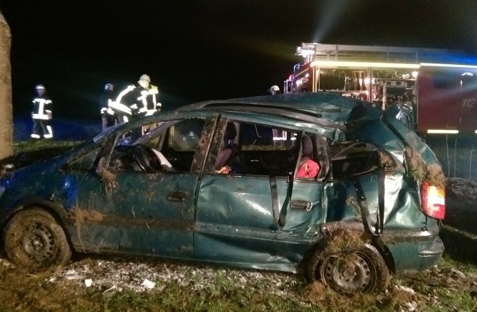 Sechs Verletzte bei Unfall im Schneetreiben