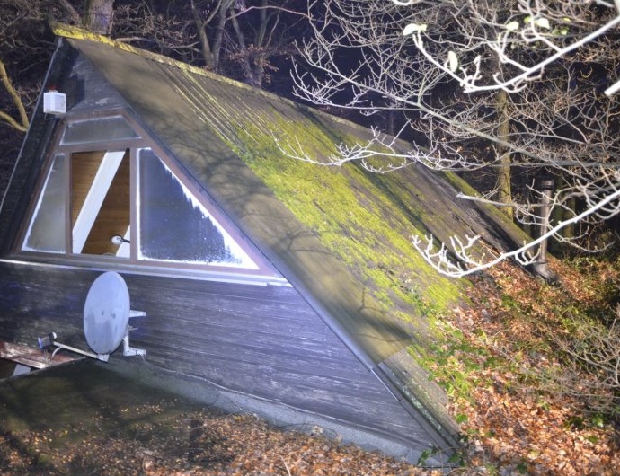 Nurdachhaus brannte bei Guxhagen