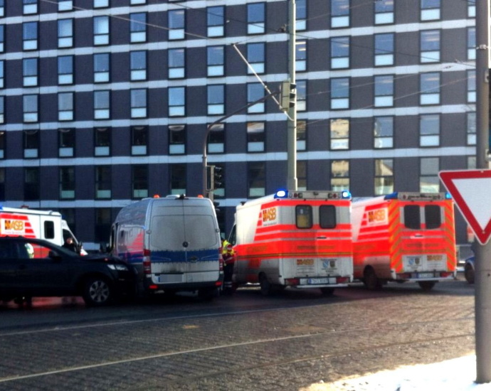 KS: Fünf Verletzte bei Unfall mit Gefangenentransporter KS: Fünf Verletzte bei Unfall mit Gefangenentransporter