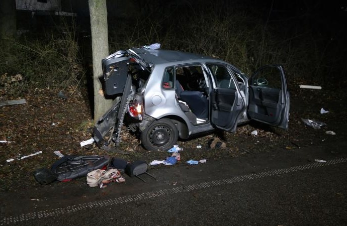 Dresdener Straße: Polizei sucht nach tödlichen Unfall Zeugen Dresdener Straße: Polizei sucht nach tödlichen Unfall Zeugen