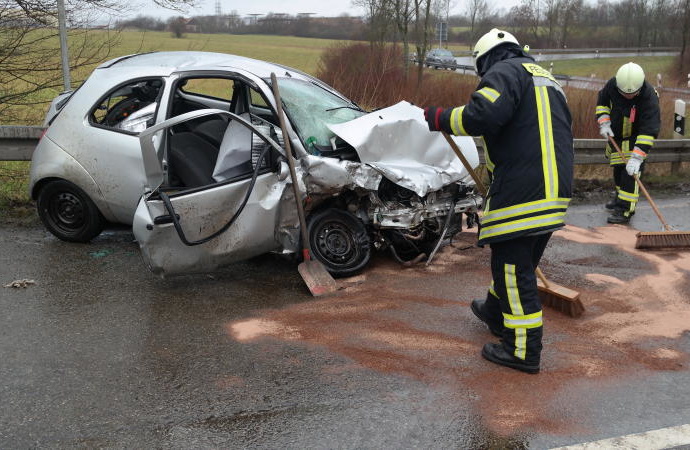 KB: Vier Verletzte bei Unfall auf B252 KB: Vier Verletzte bei Unfall auf B252