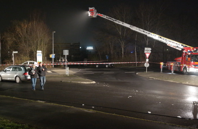 Asylbewerber mit Schnittverletzungen auf Straße gefunden