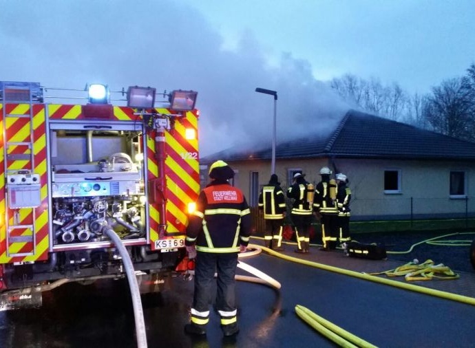 Mofa löst Wohnhausbrand aus – 350.000 Euro Sachschaden Mofa löst Wohnhausbrand aus – 350.000 Euro Sachschaden