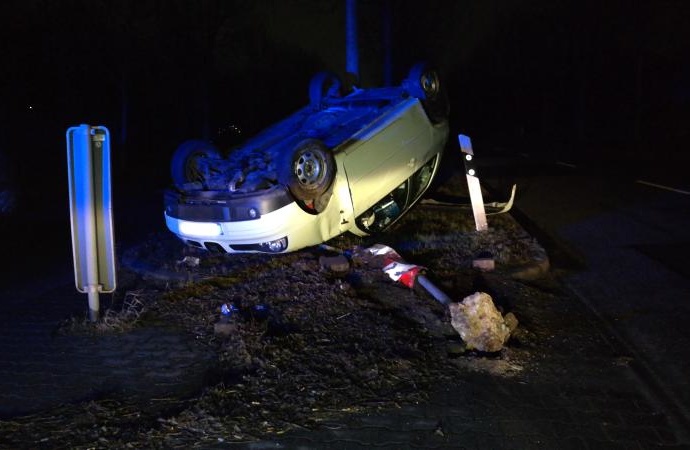 Unfall auf B83: Frau fuhr ohne Führerschein, alkoholisiert und ohne Versicherung Unfall auf B83: Frau fuhr ohne Führerschein, alkoholisiert und ohne Versicherung