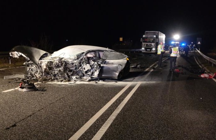 B251: Zwei Tote nach Unfall bei Oelshausen B251: Zwei Tote nach Unfall bei Oelshausen