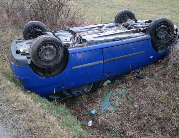 Ehrsten: Ersthelfer retten Mann aus PKW Ehrsten: Ersthelfer retten Mann aus PKW