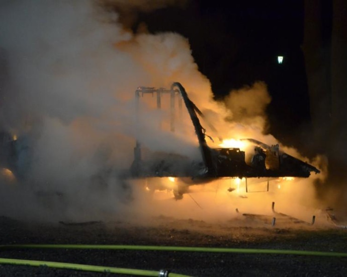 Wohnmobil komplett ausgebrannt Wohnmobil komplett ausgebrannt