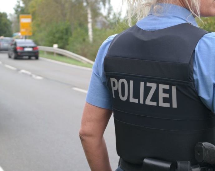 4,28 Promille: Frau vollgetankt auf der A7 unterwegs 4,28 Promille: Frau vollgetankt auf der A7 unterwegs