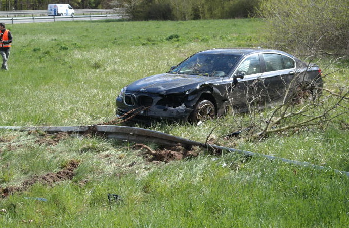 Unfall: Bis zu 250 km/h – Polizei verfolgte Autodieb Unfall: Bis zu 250 km/h – Polizei verfolgte Autodieb