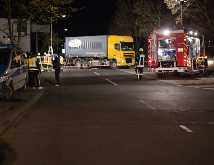 Papierfabrik: Bremsflüssigkeit löst Gefahrguteinsatz im Industriegebiet aus Papierfabrik: Bremsflüssigkeit löst Gefahrguteinsatz im Industriegebiet aus