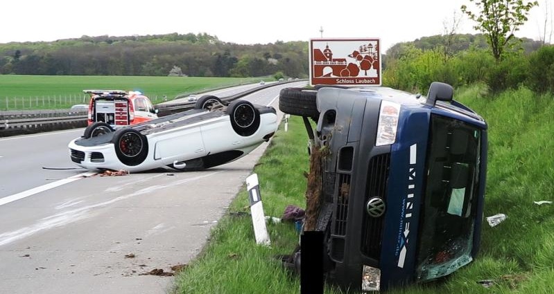 A5: Gespann mit Porsche Verunglückt