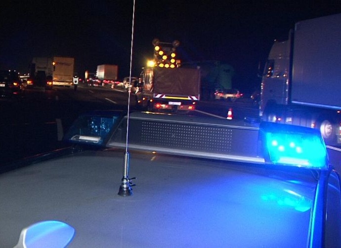 Rund 3 Promille: LKW-Fahrer schläft auf Autobahn am Steuer ein Rund 3 Promille: LKW-Fahrer schläft auf Autobahn am Steuer ein