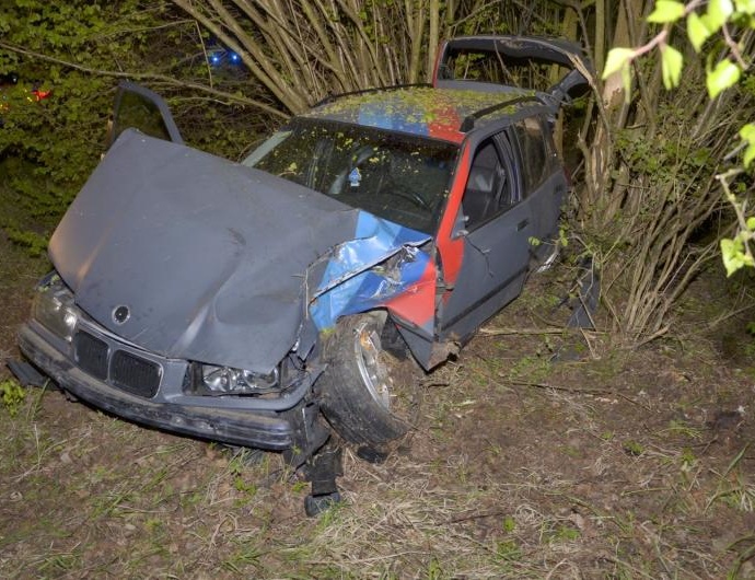 BMW nach Unfall Totalschaden – Fahrer leicht verletzt BMW nach Unfall Totalschaden – Fahrer leicht verletzt