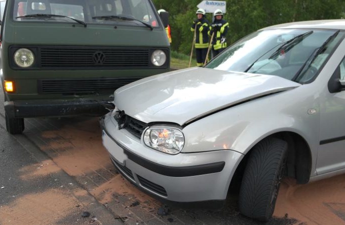 Zwei Verletzte nach Unfall in Helsa