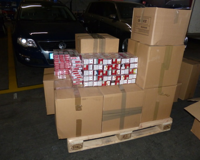 1,6 Millionen Schmuggelzigaretten in Nordhessen sichergestellt – Festnahme in Wolfhagen 1,6 Millionen Schmuggelzigaretten in Nordhessen sichergestellt – Festnahme in Wolfhagen