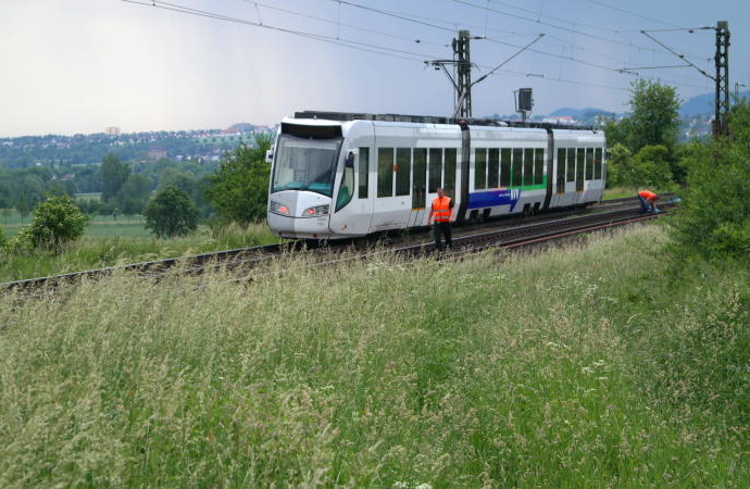 Gegenstände auf Bahnschienen gelegt – Pärchen festgenommen
