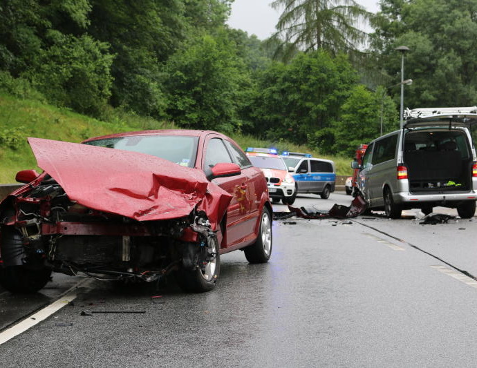 Auf dem Weg zur Hochzeitsfeier – Unfall mit 7 Verletzten in Südhessen