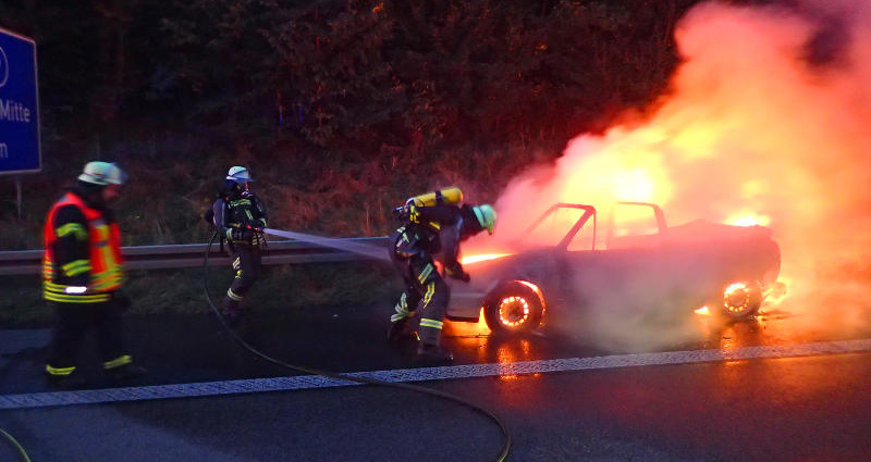 A49: Golf Cabrio ausgebrannt A49: Golf Cabrio ausgebrannt