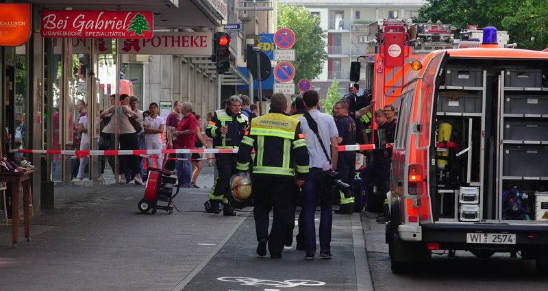 Wi: Reizgasalarm in der Innenstadt – Mehrere Verletzte Wi: Reizgasalarm in der Innenstadt – Mehrere Verletzte