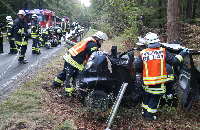 Breuna: Frau nach Unfall schwer verletzt Breuna: Frau nach Unfall schwer verletzt